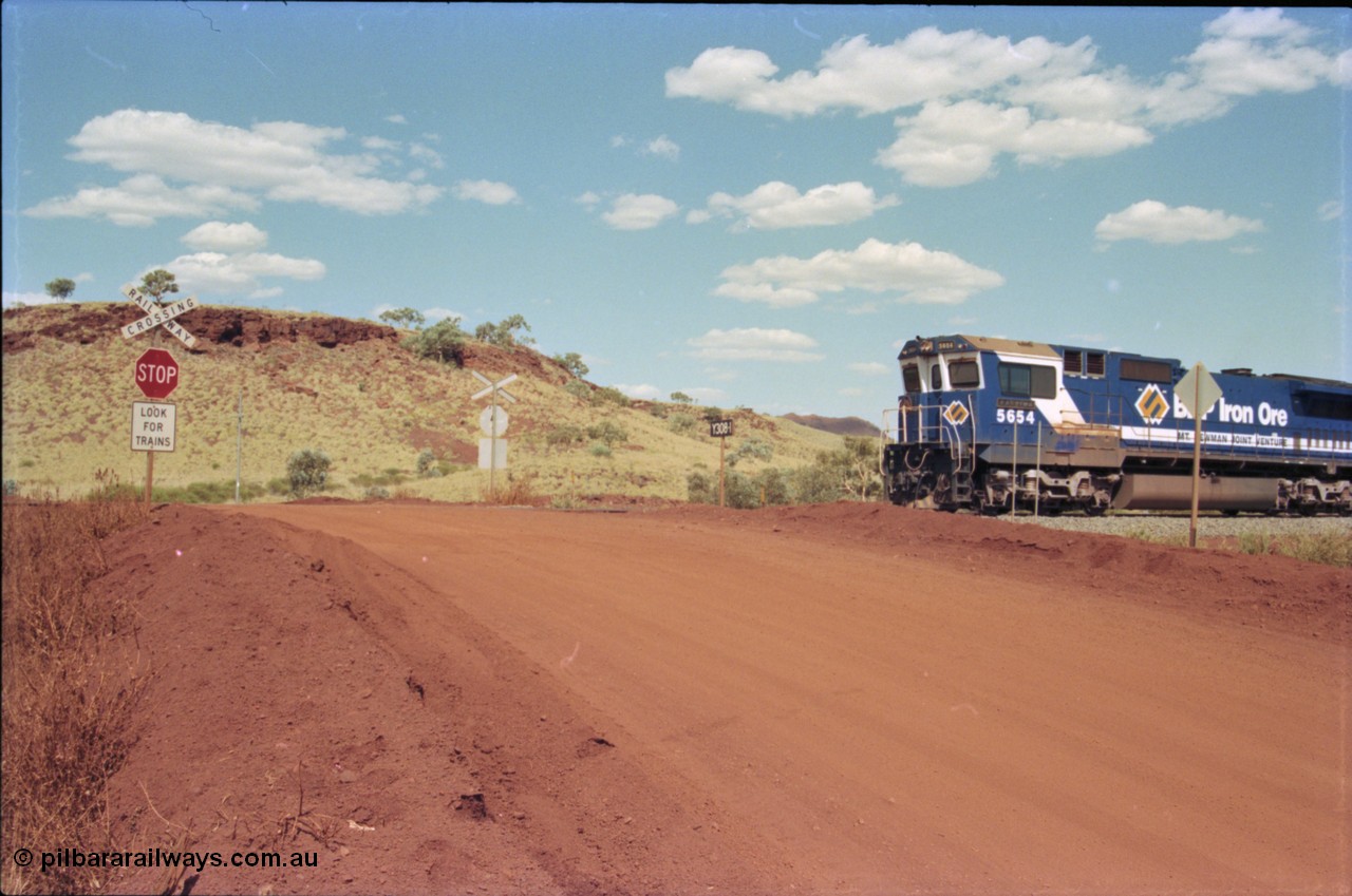 235-35
Yandi One, BHP Iron Ore Goninan rebuild CM40-8M GE unit 5654 'Kashima' serial 8412-11 / 93-145 sits on a loaded train awaiting departure time and also has the late marigold style BHP logo.
Keywords: 5654;Goninan;GE;CM40-8M;8412-11/93-145;rebuild;Comeng-NSW;ALCo;M636C;5493;C6084-9;