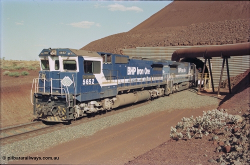 235-17
Yandi Two, BHP Iron Ore Goninan rebuild CM40-8M GE unit 5652 'Villanueva' serial 8412-09 / 93-143 leads the afternoon 240 waggon train with second unit Goninan built CM39-8 unit 5630 'Zeus' as the exit the loadout tunnel, notice the fuel tank differences between the lead unit an ALCo rebuild and the second unit built new.
Keywords: 5652;Goninan;GE;CM40-8M;8412-09/93-143;rebuild;AE-Goodwin;ALCo;M636C;5482;G6061-3;