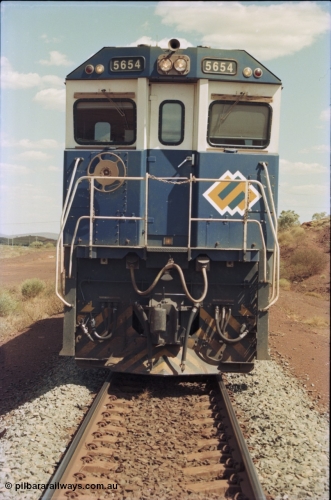 235-20
Yandi One, BHP Iron Ore Goninan rebuild CM40-8M GE unit 5654 'Kashima' serial 8412-11 / 93-145 sits on a loaded train awaiting departure time and also has the late marigold style BHP logo.
Keywords: 5654;Goninan;GE;CM40-8M;8412-11/93-145;rebuild;Comeng-NSW;ALCo;M636C;5493;C6084-9;