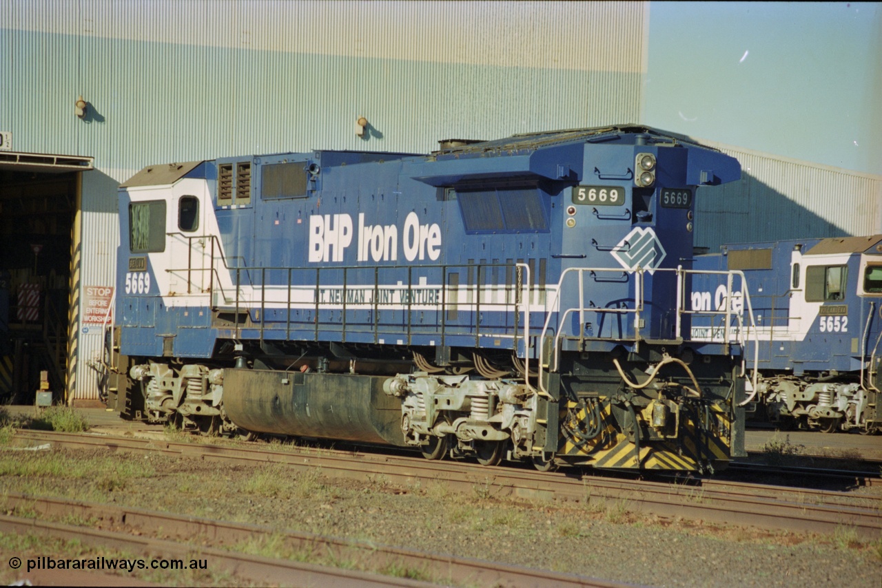 236-17
Nelson Point Loco Overhaul Shop, BHP Iron Ore's Goninan GE rebuilt CM40-8MEFI unit 5669 'Beilun' serial 8412-02 / 95-160 sits out the front awaiting attention.
Keywords: 5669;Goninan;GE;CM40-8EFI;8412-02/95-160;rebuild;Comeng-NSW;ALCo;M636C;5486;C6084-2;