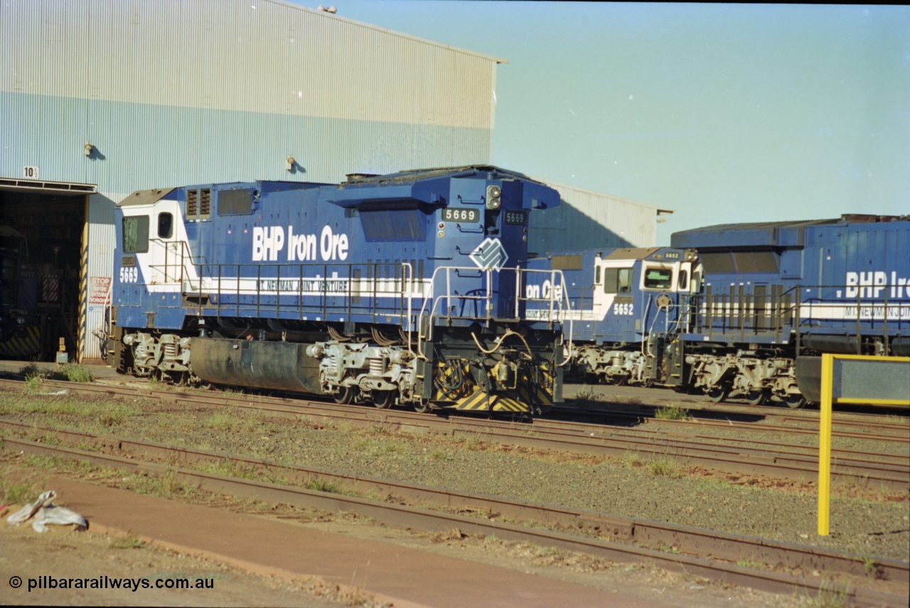 236-18
Nelson Point Loco Overhaul Shop, BHP Iron Ore's Goninan GE rebuilt CM40-8MEFI unit 5669 'Beilun' serial 8412-02 / 95-160 sits out the front awaiting attention.
Keywords: 5669;Goninan;GE;CM40-8EFI;8412-02/95-160;rebuild;Comeng-NSW;ALCo;M636C;5486;C6084-2;