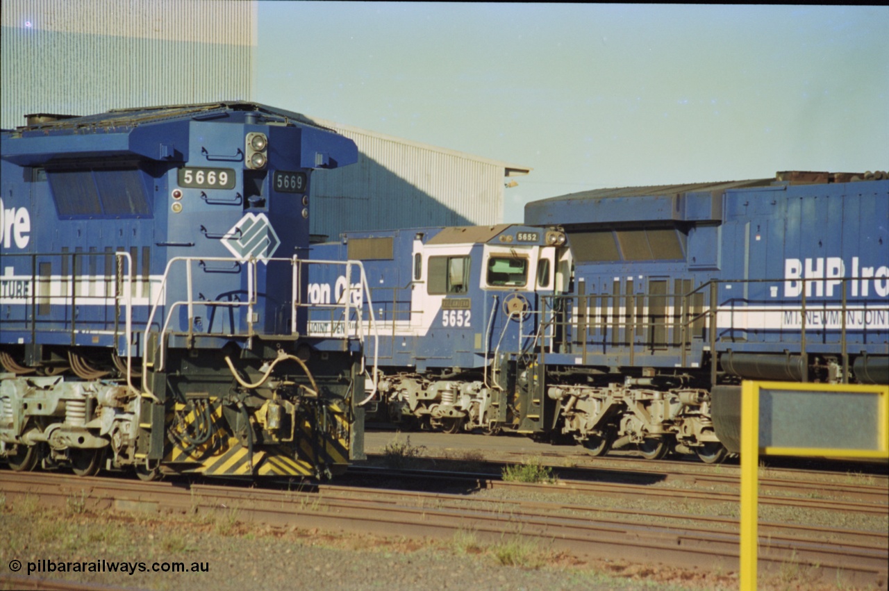 236-19
Nelson Point Loco Overhaul Shop, BHP Iron Ore's Goninan GE rebuilt CM40-8MEFI unit 5669 'Beilun' serial 8412-02 / 95-160 sits out the front awaiting attention, with sister 5652 behind it and the rear of an AC6000 visible.
Keywords: 5669;Goninan;GE;CM40-8EFI;8412-02/95-160;rebuild;Comeng-NSW;ALCo;M636C;5486;C6084-2;