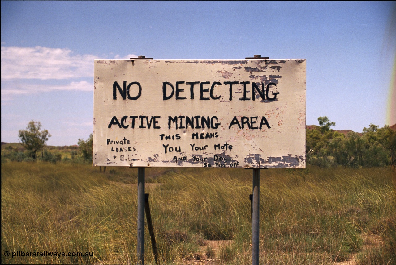 237-05
Sign at the turn off to Western Shaw Mining Area at Tambourah on the Hillside - Woodstock Road. You get the idea, if you can't understand it you probably shouldn't be out here. 12th Feb, 2003. [url=https://goo.gl/maps/KqcAY4q4waH2] Geo Data [/url]
