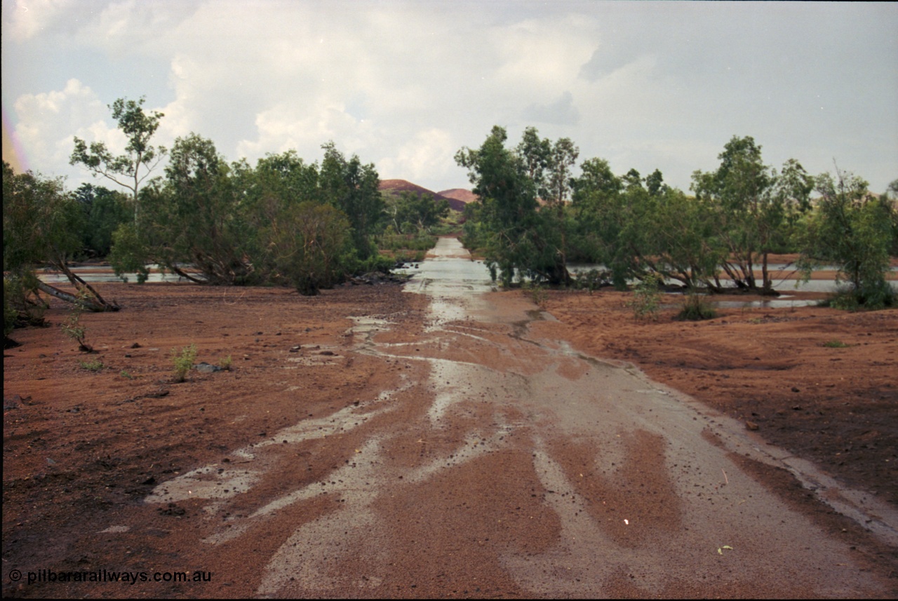 237-22
Coongan River crossing looking north east, Comet Mines are behind those hills. [url=https://goo.gl/maps/sNbvxMjpdGP2] Geodata [/url].
