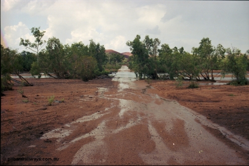 237-22
Coongan River crossing looking north east, Comet Mines are behind those hills. [url=https://goo.gl/maps/sNbvxMjpdGP2] Geodata [/url].
