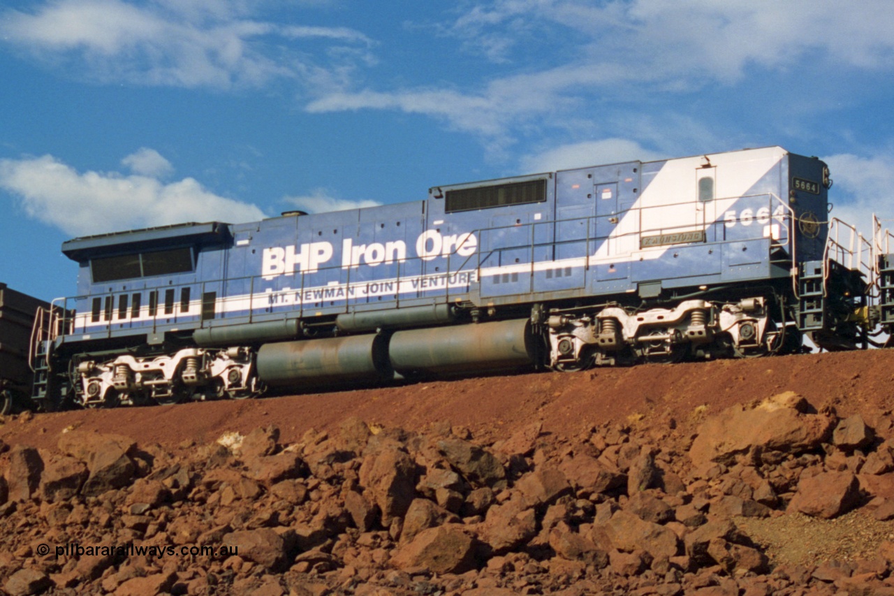 239-25
Yandi One balloon loop sees the 1600 empty arrival with mid-train LocoTrol equipped locomotive Goninan rebuild CM40-8ML cab-less unit, serial no. 8412-09/94-155 5664 'Kaohsiung' edging towards the load-out tunnel on the 17/01/1997. There was three of these units built without cab, they have all since had cabs fitted. [url=https://goo.gl/maps/hPivRh6qE8R2]GeoData[/url].
Keywords: 5664;Goninan;GE;CM40-8ML;8412-09/94-155;rebuild;AE-Goodwin;ALCo;M636C;5469;G6047-1;