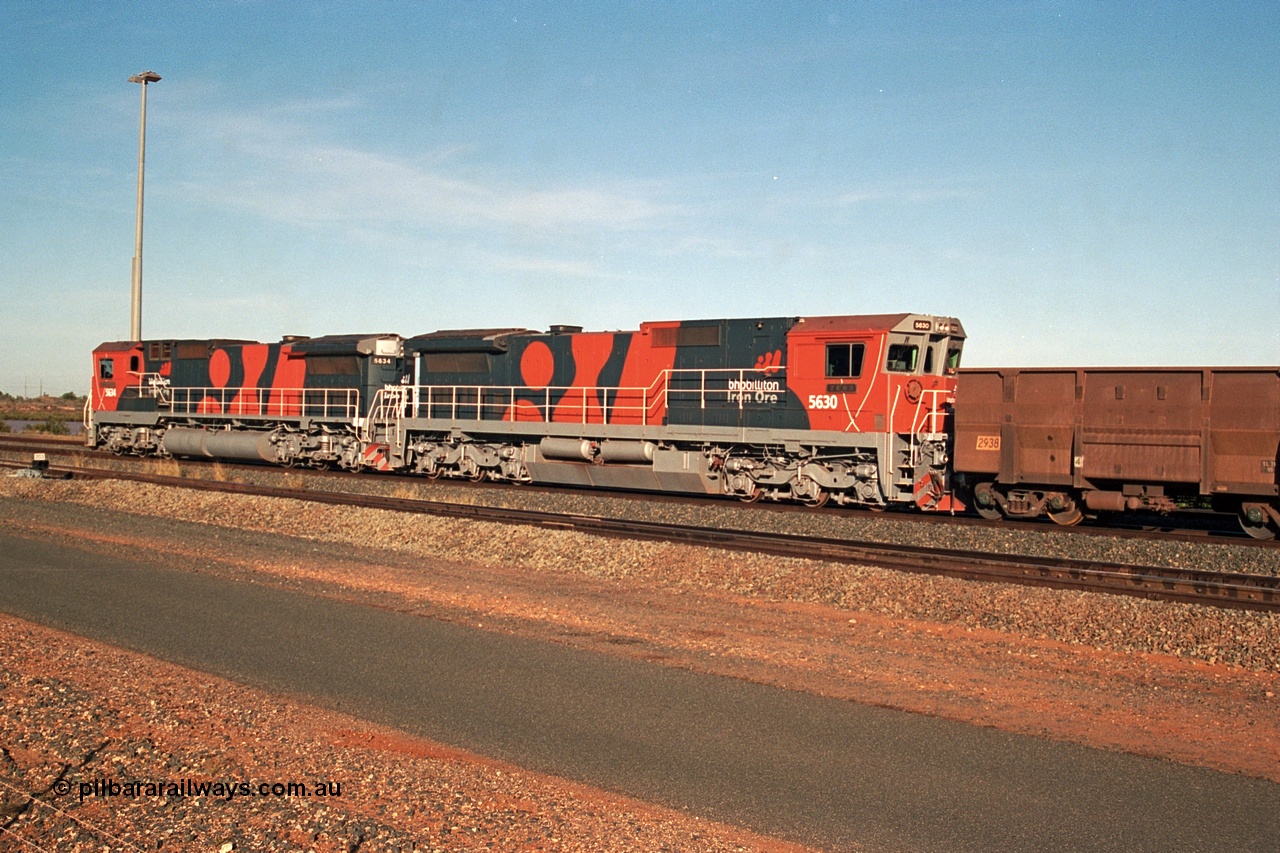 243-04
Nelson Point departure yard, BHP Billiton's CM39-8 unit 5630 'Zeus' serial 5831-09 / 88-079 and built new by Goninan trails CM40-8M unit 5634 both in the new 'earth' or 'bubble' livery as they head up an empty train waiting departure time. August 2003.
Keywords: 5630;Goninan;GE;CM39-8;5831-09/88-079;