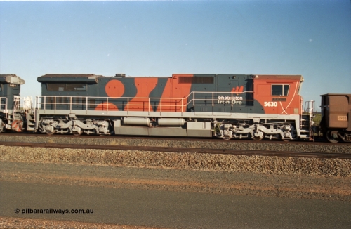 243-12
Nelson Point departure yard, BHP Billiton's CM39-8 unit 5630 'Zeus' serial 5831-09 / 88-079 and built new by Goninan in the new 'earth' or 'bubble' livery as it trails an empty train waiting departure time. August 2003.
Keywords: 5630;Goninan;GE;CM39-8;5831-09/88-079;