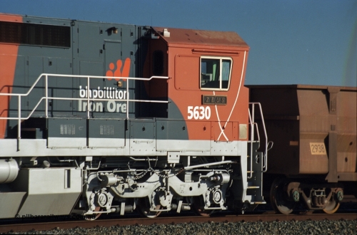 243-25
Nelson Point departure yard, BHP Billiton's CM39-8 unit 5630 'Zeus' serial 5831-09 / 88-079 and built new by Goninan in the new 'earth' or 'bubble' livery as it trails an empty train waiting departure time. August 2003.
Keywords: 5630;Goninan;GE;CM39-8;5831-09/88-079;