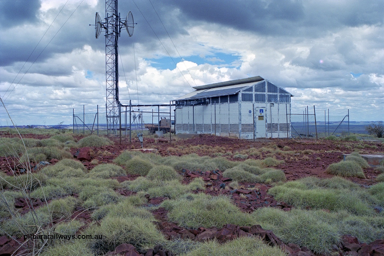 249-15
Table Hill on the Robe River railway line, a microwave radio communications site powered by solar panels. Approximate [url=https://goo.gl/maps/QPmscRiNeoYNZyME8]location[/url].
