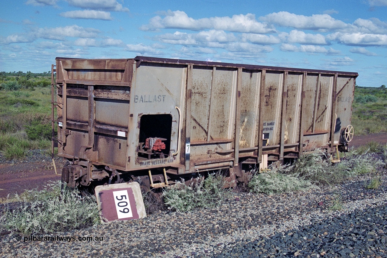 251-33
Bing Siding, BHP ballast waggon 509 sits in a dead end siding very much unloved. Originally an ore waggon and built by Magor USA and was one of the original fleet of waggons to come out to WA with the car dumper at the beginning of the Mt Newman project. 22nd April 2000.
Keywords: Magor-USA;BHP-ballast-waggon;