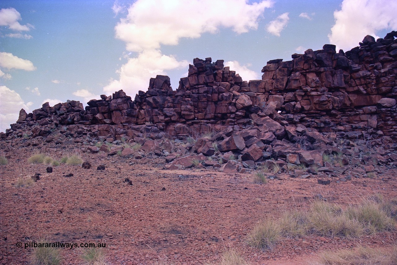 252-26
Abydos area, known as the China Wall or London Wall.
