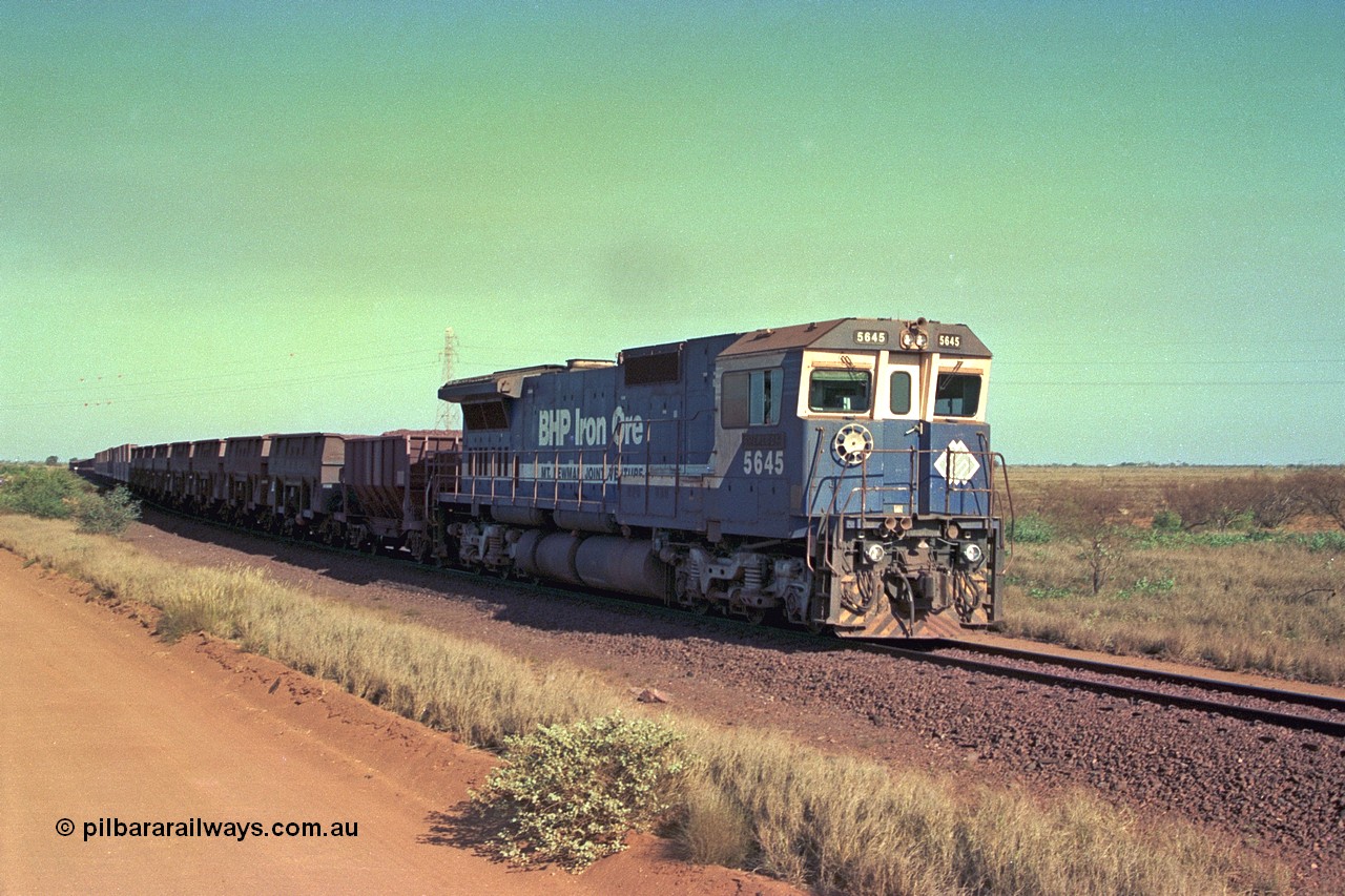 252-33
Port Hedland at 12 Mile Creek a loaded Yarrie train crosses over the creek behind Goninan CM40-8M GE rebuild unit 5645 'Sherlock' serial number 8281-11 / 92-134. Early December 2001.
Keywords: 5645;Goninan;GE;CM40-8M;8281-11/92-134;rebuild;AE-Goodwin;ALCo;M636C;5475;G6047-7;