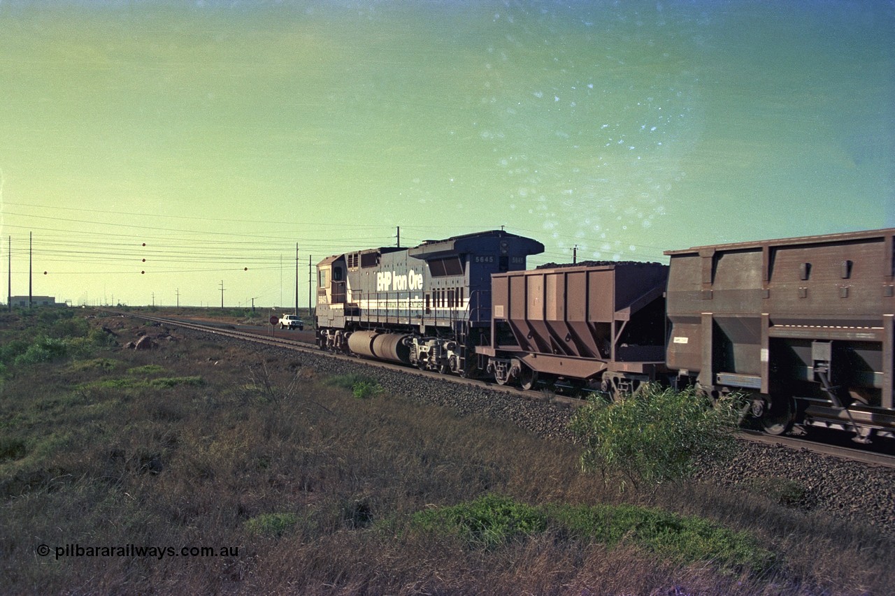 252-37
Boodarie, a loaded Yarrie train is approaching the yard behind Goninan CM40-8M GE rebuild unit 5645 'Sherlock' serial number 8281-11 / 92-134. Early December 2001.
Keywords: 5645;Goninan;GE;CM40-8M;8281-11/92-134;rebuild;AE-Goodwin;ALCo;M636C;5475;G6047-7;