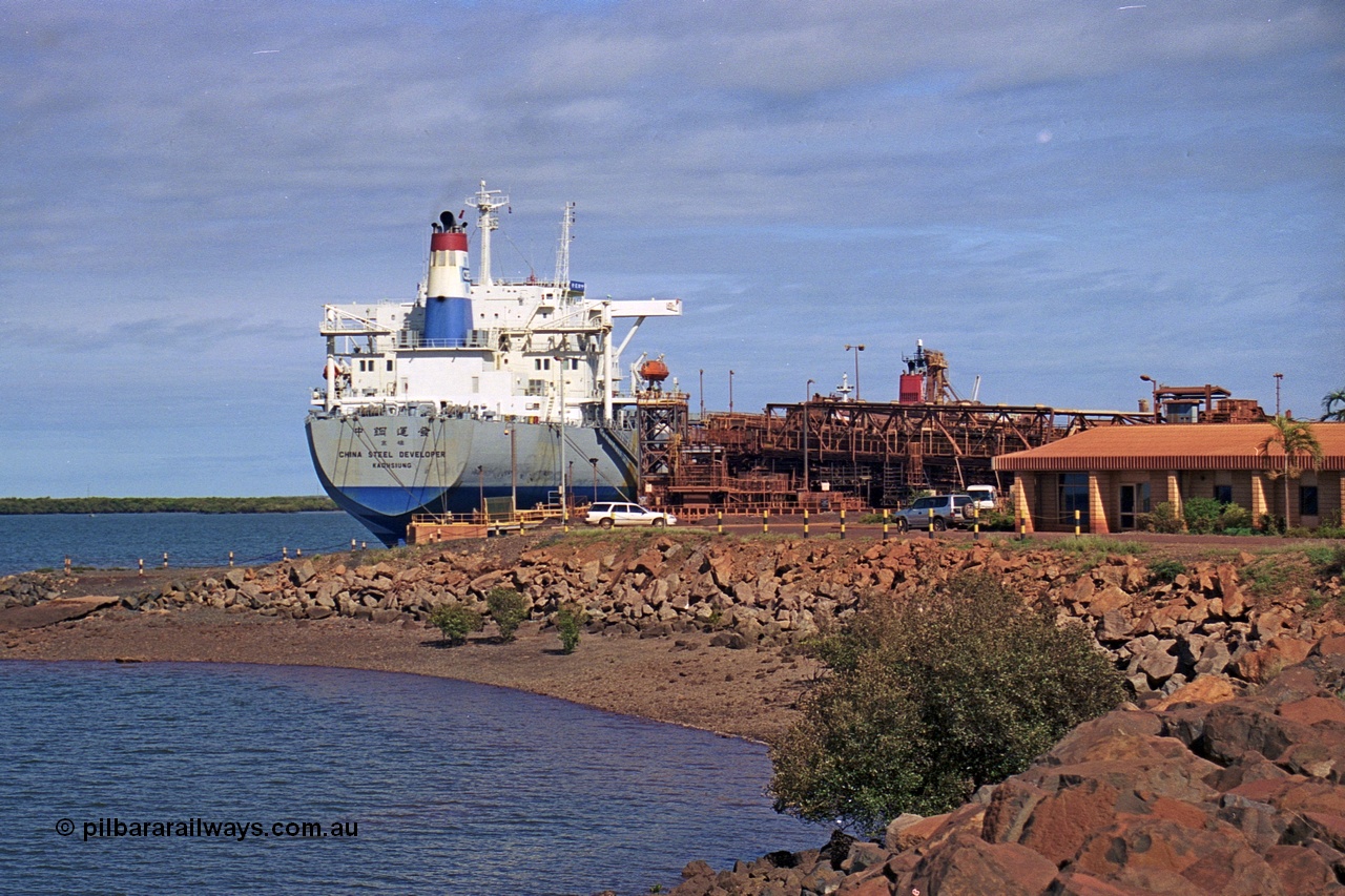 253-13
View of Nelson Point B Berth with the vessel China Steel Developer being loaded, China Steel Developer carries the IMO #9171424 and was completed in November 1998 by CSBC Corporation at Kaohsiung in Taiwan with yard number 688, reported as scrapped at Gadani Beach 27th May 2016.
