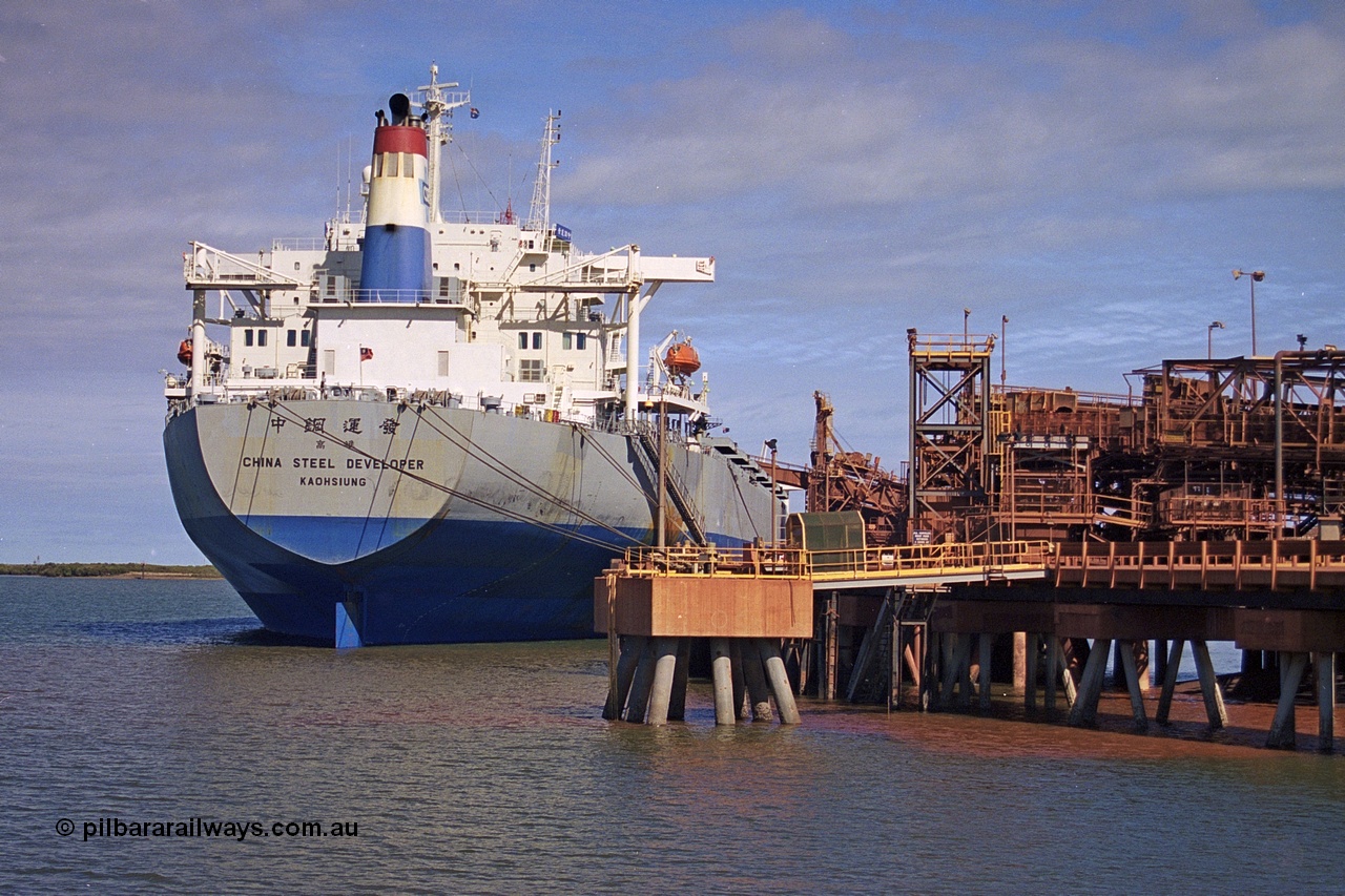 253-18
View of Nelson Point B Berth with the vessel China Steel Developer being loaded, China Steel Developer carries the IMO #9171424 and was completed in November 1998 by CSBC Corporation at Kaohsiung in Taiwan with yard number 688, reported as scrapped at Gadani Beach 27th May 2016.
