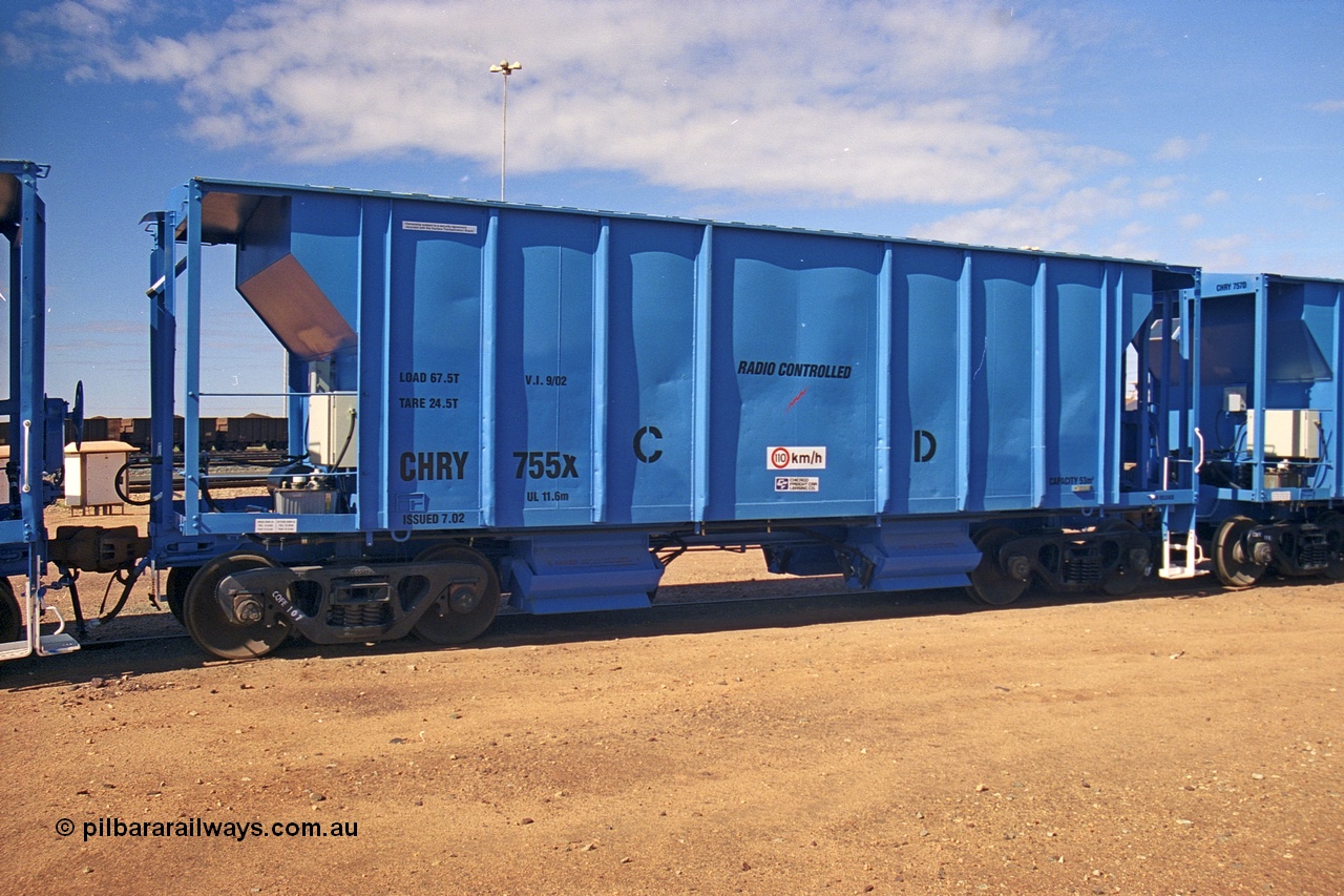 253-26
Nelson Point hard stand, CFCLA CHRY type ballast hopper waggon CHRY 755.
Keywords: CHRY-type;CHRY755;CFCLA;CRDX-type;BHP-ballast-waggon;