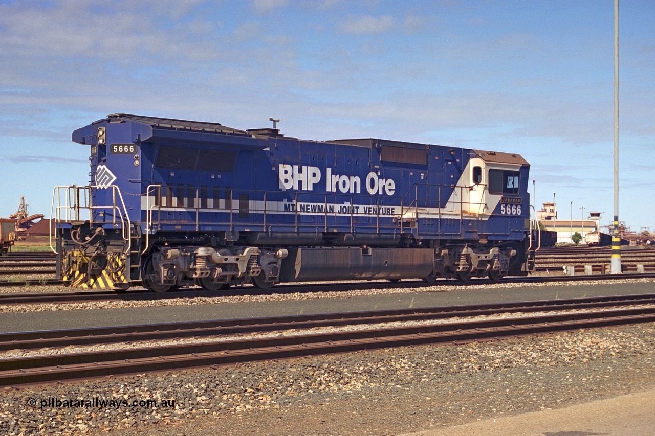 253-31
Nelson Point yard sees BHP dumper pilot locomotive 5666 'Taranto', a Goninan GE rebuild CM40-8MEFI model with serial 8412-11 / 94-157, 5666 was the first unit fitted with Electronic Fuel Injection to the 16FDL engine hence the EFI on the model designation.
Keywords: 5666;Goninan;GE;CM40-8MEFI;8412-11/94-157;rebuild;Comeng-NSW;ALCo;M636C;5487;C6084-3;