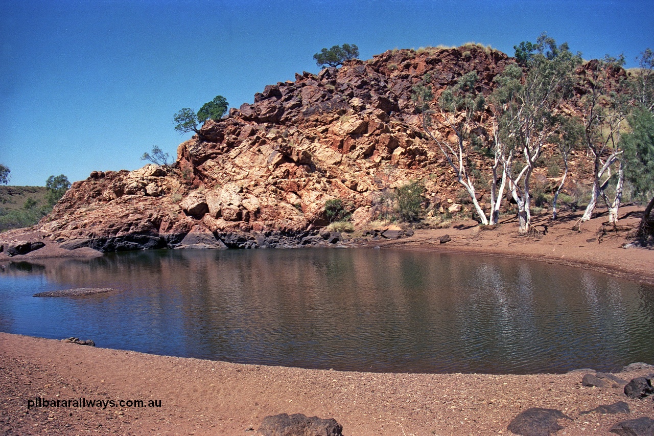 254-11
Green Tank Pool, August 2001. Geodata [url=https://goo.gl/maps/ZrenaMWznGr1Mjhr8]location here[/url].
