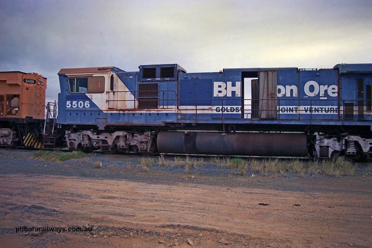 254-15
Flash Butt yard, stored with no engine Goninan ALCo to GE rebuild C36-7M unit 5506 with serial number 4839-01 / 87-071. This was the first unit in the world to be built into a C36-7 from an ALCo C636 locomotive. It was rebuilt 1987 from AE-Goodwin built ALCo C636 numbered 5455 with serial number G6012-4.
Keywords: 5506;Goninan;GE;C36-7M;4839-01/87-071;rebuild;AE-Goodwin;ALCo;C636;5455;G6012-4;