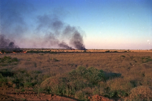 254-07
Walla Siding, 55 km area, spinifex fire beside the access road.
