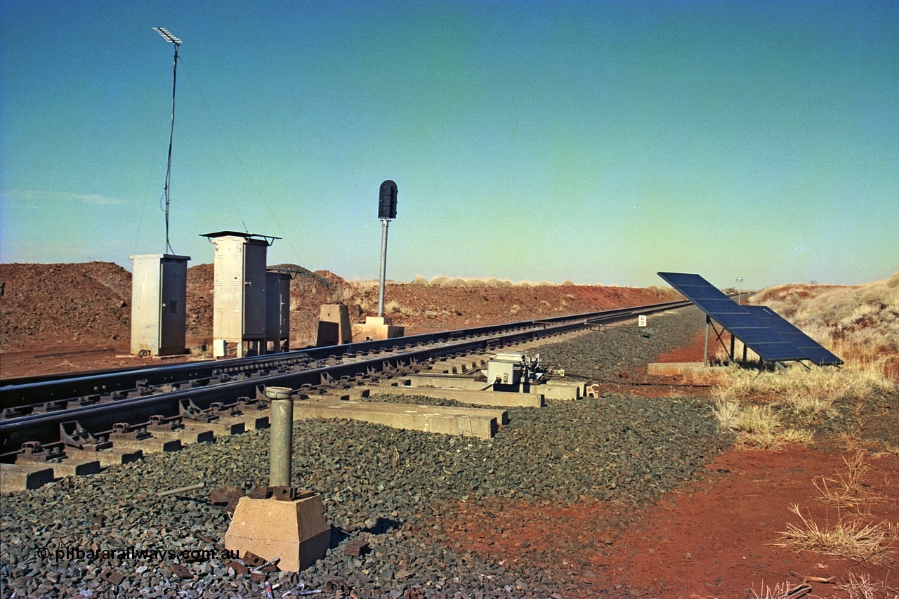 255-09
Siding Three looking south at the south end points, switch machine and various cabinets and solar panels and DD or dragging equipment detector bars. May 2002.
