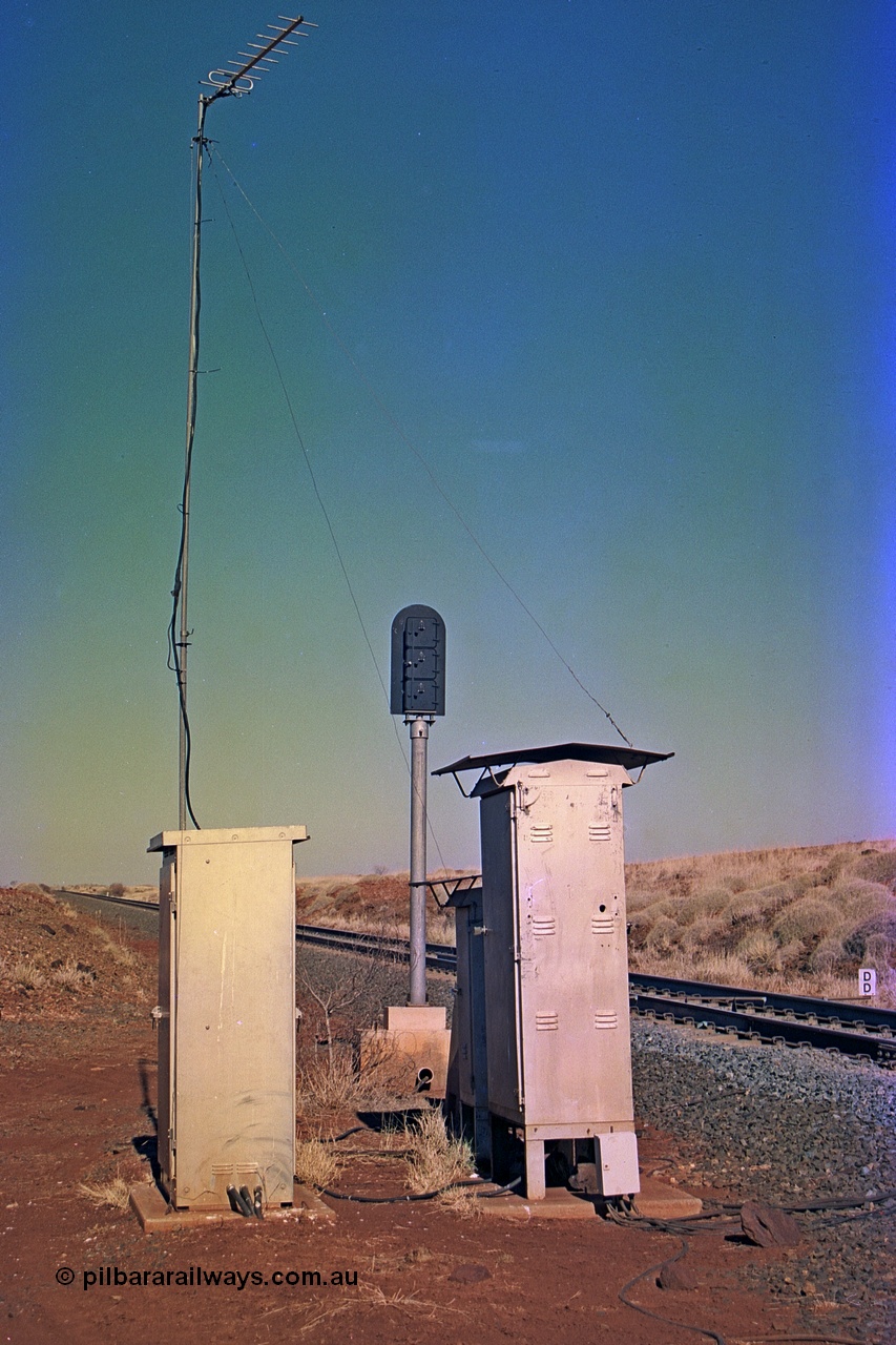 255-10
Siding Three looking south at the south end signal for loaded trains or up movements. Various cabinets and DD or dragging equipment detector bars. May 2002.
