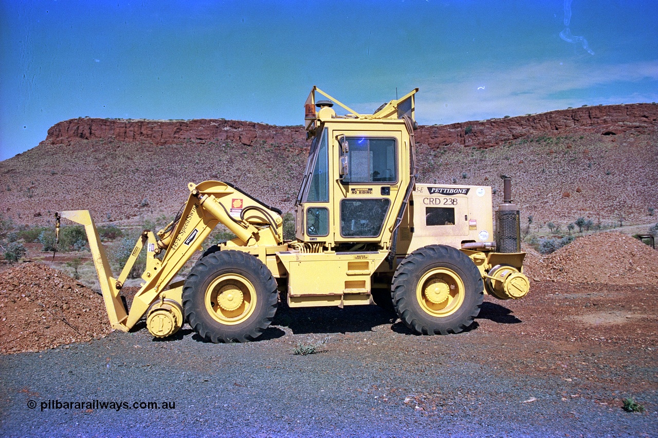 255-18
At the 162.2 km a Robe River Pettibone 445-E Speed Swing high rail crane. CRD 238.
