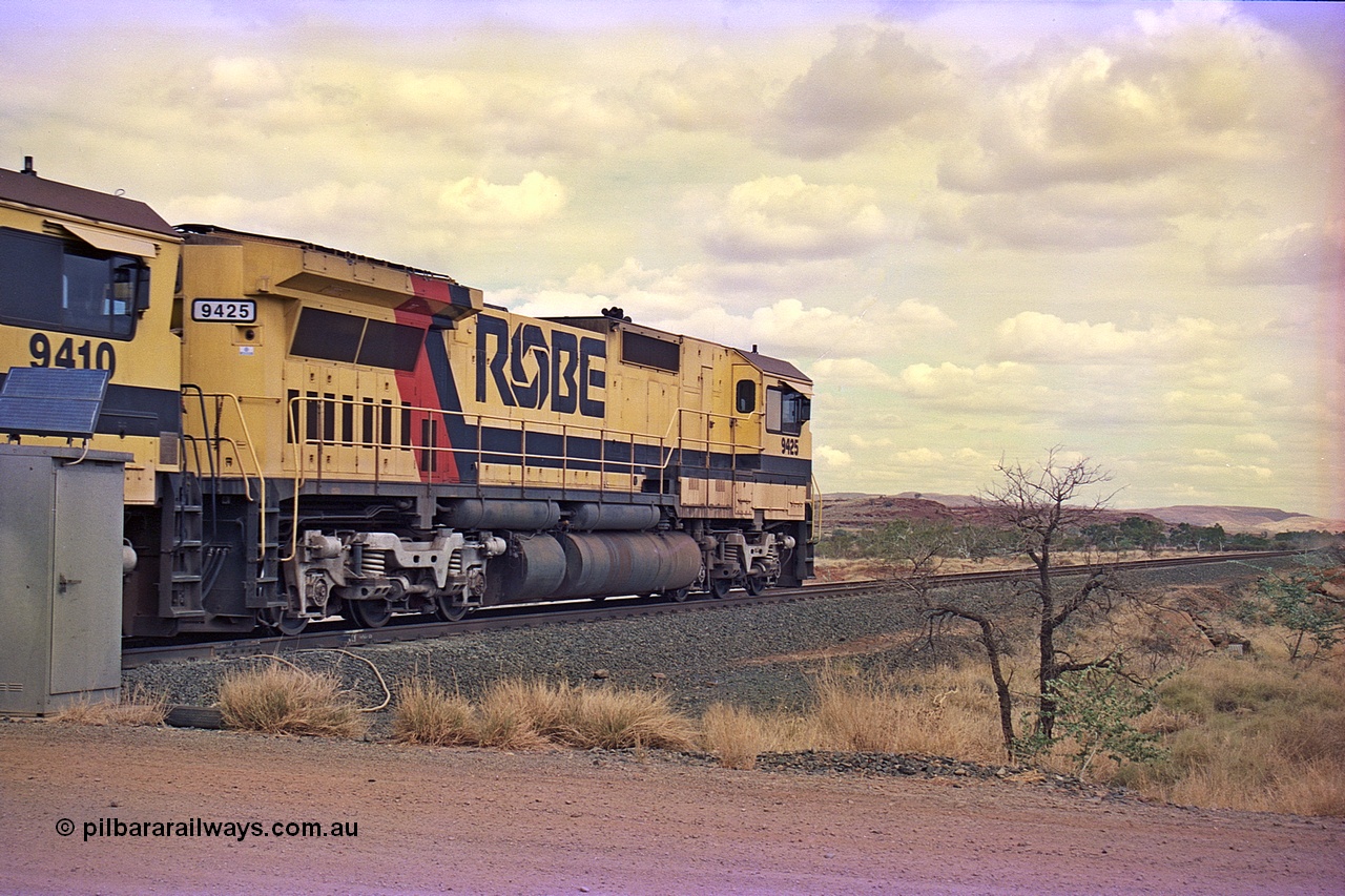 255-29
Western Creek at the 71 km on the Cape Lambert to Deepdale line an empty Robe River train powers upgrade behind the standard quad CM40-8M lash up led by Goninan CM40-8M unit 9425 with serial number 6266-08 / 89-85. Geodata [url=https://goo.gl/maps/fzacjsy5LHGwuSRg8]location here[/url]. May 2002.
Keywords: 9425;Goninan;GE;CM40-8M;6266-8/89-85;rebuild;AE-Goodwin;ALCo;M636;G-6041-4;