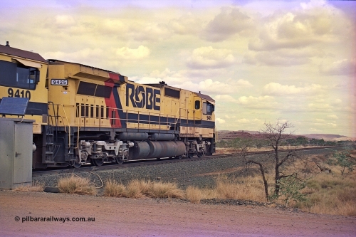 255-29
Western Creek at the 71 km on the Cape Lambert to Deepdale line an empty Robe River train powers upgrade behind the standard quad CM40-8M lash up led by Goninan CM40-8M unit 9425 with serial number 6266-08 / 89-85. Geodata [url=https://goo.gl/maps/fzacjsy5LHGwuSRg8]location here[/url]. May 2002.
Keywords: 9425;Goninan;GE;CM40-8M;6266-8/89-85;rebuild;AE-Goodwin;ALCo;M636;G-6041-4;