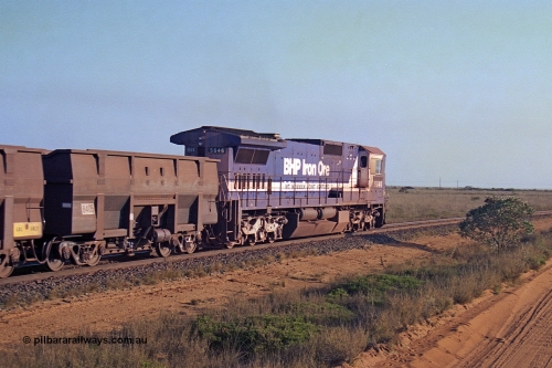 257-26
Goldsworthy Junction, an empty train runs between the junction and the Broome Rd crossing behind the standard single locomotive 5646 'White Springs', a Goninan 1992 built GE CM40-8 model with serial number 5244-11 / 92-135, one of a pair of new build locos financed by Goldsworthy. Late 2001.
Keywords: 5646;Goninan;GE;CM40-8;8244-11/92-135;