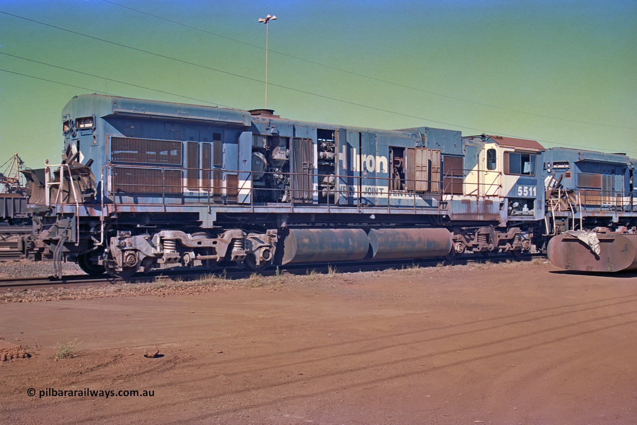 258-05
Nelson Point, Goninan GE rebuild C36-7M unit 5512 serial 4839-08 / 87-076 is in the process of being removed from site bound for Asset Kinetics in Maddington, Perth. May 2002.
Keywords: 5511;Goninan;GE;C36-7M;4839-08/87-076;rebuild;AE-Goodwin;ALCo;C636;5463;G6035-4;