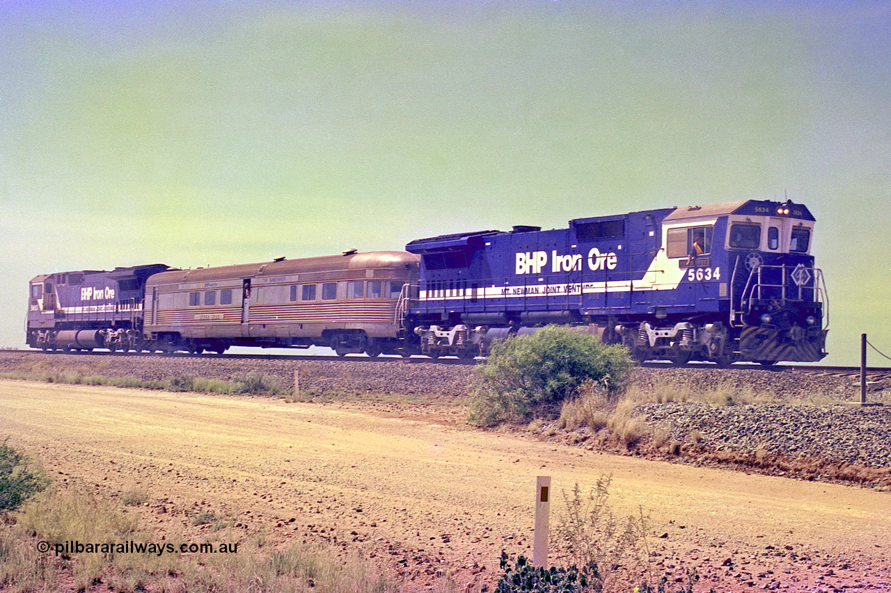 267-27
39 km Newman line, Goninan rebuild CM40-8M unit 5634 'Boodarie' serial number 8151-07 / 91-120 slows as it brings the Sundowner special to a stop at the 39 km detector site on the Newman mainline.
The trailing unit is 5653.
 This was a special for the 25 years of the Alstom / BHP service agreement.
 Friday 12th of April 2002.
Keywords: 5634;Goninan;GE;CM40-8M;8151-07/91-120;rebuild;AE-Goodwin;ALCo;C636;5457;G6027-1;