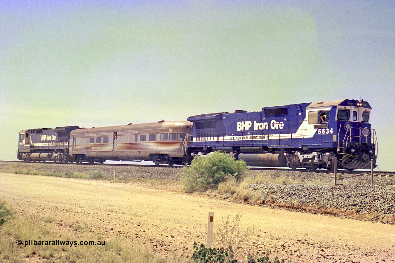 267-28
39 km Newman line, Goninan rebuild CM40-8M unit 5634 'Boodarie' serial number 8151-07 / 91-120 slows as it brings the Sundowner special to a stop at the 39 km detector site on the Newman mainline.
 The trailing unit is 5653.
 This was a special for the 25 years of the Alstom / BHP service agreement.
 Friday 12th of April 2002.
Keywords: 5634;Goninan;GE;CM40-8M;8151-07/91-120;rebuild;AE-Goodwin;ALCo;C636;5457;G6027-1;