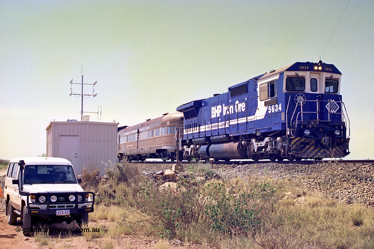 267-30
At the 39 km, Goninan rebuild CM40-8M unit 5634 'Boodarie' serial number 8151-07 / 91-120 stands with the Sundowner Special alongside the AEI reader at the 39 km detector site on the Newman mainline. This was a special for the 25 years of the Alstom / BHP service agreement. Friday 12th of April 2002.
Keywords: 5634;Goninan;GE;CM40-8M;8151-07/91-120;rebuild;AE-Goodwin;ALCo;C636;5457;G6027-1;