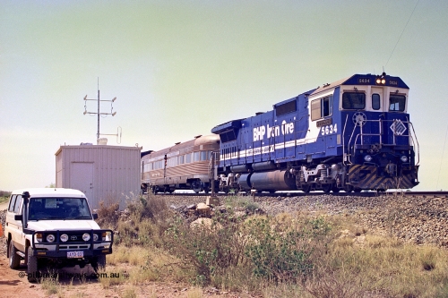 267-30
At the 39 km, Goninan rebuild CM40-8M unit 5634 'Boodarie' serial number 8151-07 / 91-120 stands with the Sundowner Special alongside the AEI reader at the 39 km detector site on the Newman mainline. This was a special for the 25 years of the Alstom / BHP service agreement. Friday April 12, 2002.
Keywords: 5634;Goninan;GE;CM40-8M;8151-07/91-120;rebuild;AE-Goodwin;ALCo;C636;5457;G6027-1;