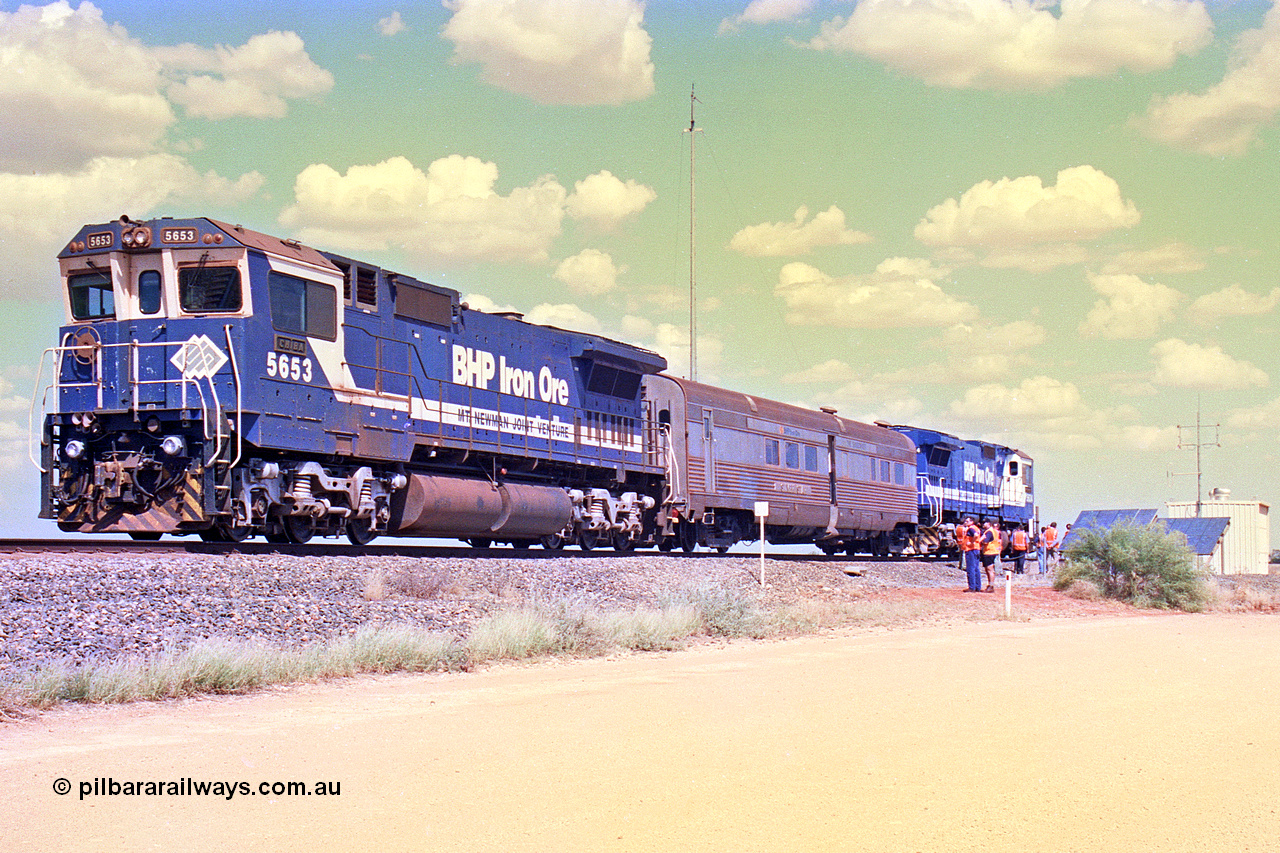 268-10
At the 39 km detection site with the Alstom 25-year service agreement special, BHP Iron Ore's Goninan GE rebuild CM40-8M unit 5653 'Chiba' serial number 8412-10 / 93-144 stands on the Newman mainline with The Sundowner and 5634 on the rear of the train as the party conducts an inspection of the site. Friday 12th of April 2002.
Keywords: 5653;Goninan;GE;CM40-8M;8412-10/93-144;rebuild;AE-Goodwin;ALCo;M636C;5484;G6061-5;