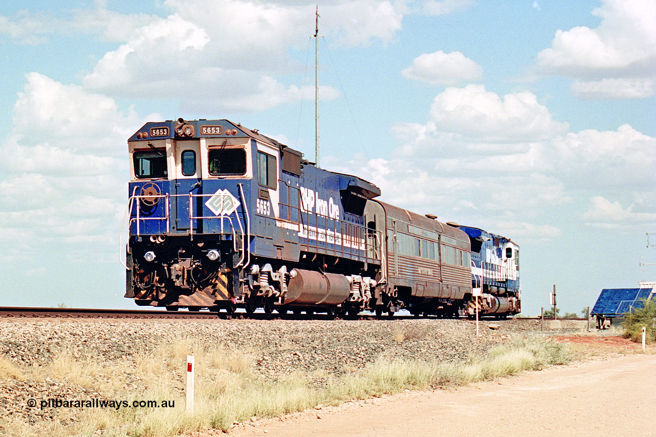 269-10
At the 39 km detection site with the Alstom 25-year service agreement special, BHP Iron Ore's Goninan GE rebuild CM40-8M unit 5653 'Chiba' serial number 8412-10 / 93-144 heads back to Nelson Point with The Sundowner and 5634 on the rear of the train. Friday 12th of April 2002.
Keywords: 5653;Goninan;GE;CM40-8M;8412-10/93-144;rebuild;AE-Goodwin;ALCo;M636C;5484;G6061-5;