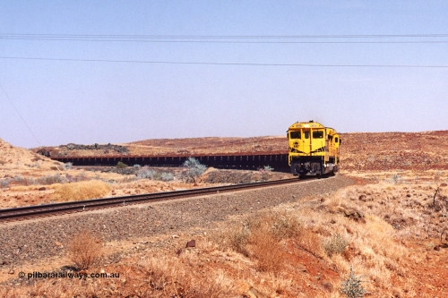 283-14
At the 45.4 km grade crossing on the Robe River line, loaded train easers around the curve behind the standard quad Goninan CM40-8M units led by 9414 serial number 8206-11 / 91-124 and rebuilt from the final of the original five ALCo units ordered from construction. May 22, 2002.
Keywords: 9414;Goninan;GE;CM40-8M;8206-11/91-124;rebuild;AE-Goodwin;ALCo;M636;G6060-5;