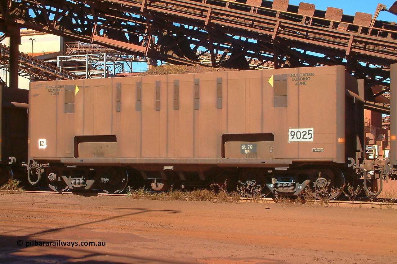 030712 143222
Nelson Point, empty BHP ore waggon 9025 with drop belly floor, originally built by Comeng in Mittagong NSW as a part of seven prototype ore waggons made from low carbon 301 stainless steel with an higher volume and aerodynamic flat sides and were bogieless with four independent radial wheel sets. Of the seven waggon, the first four had a flat floor and final three had a drop belly floor. The radial wheel sets were later replaced with conventional bogies. 12th of July 2003.
Keywords: 9025;Comeng-NSW;BHP-ore-waggon;