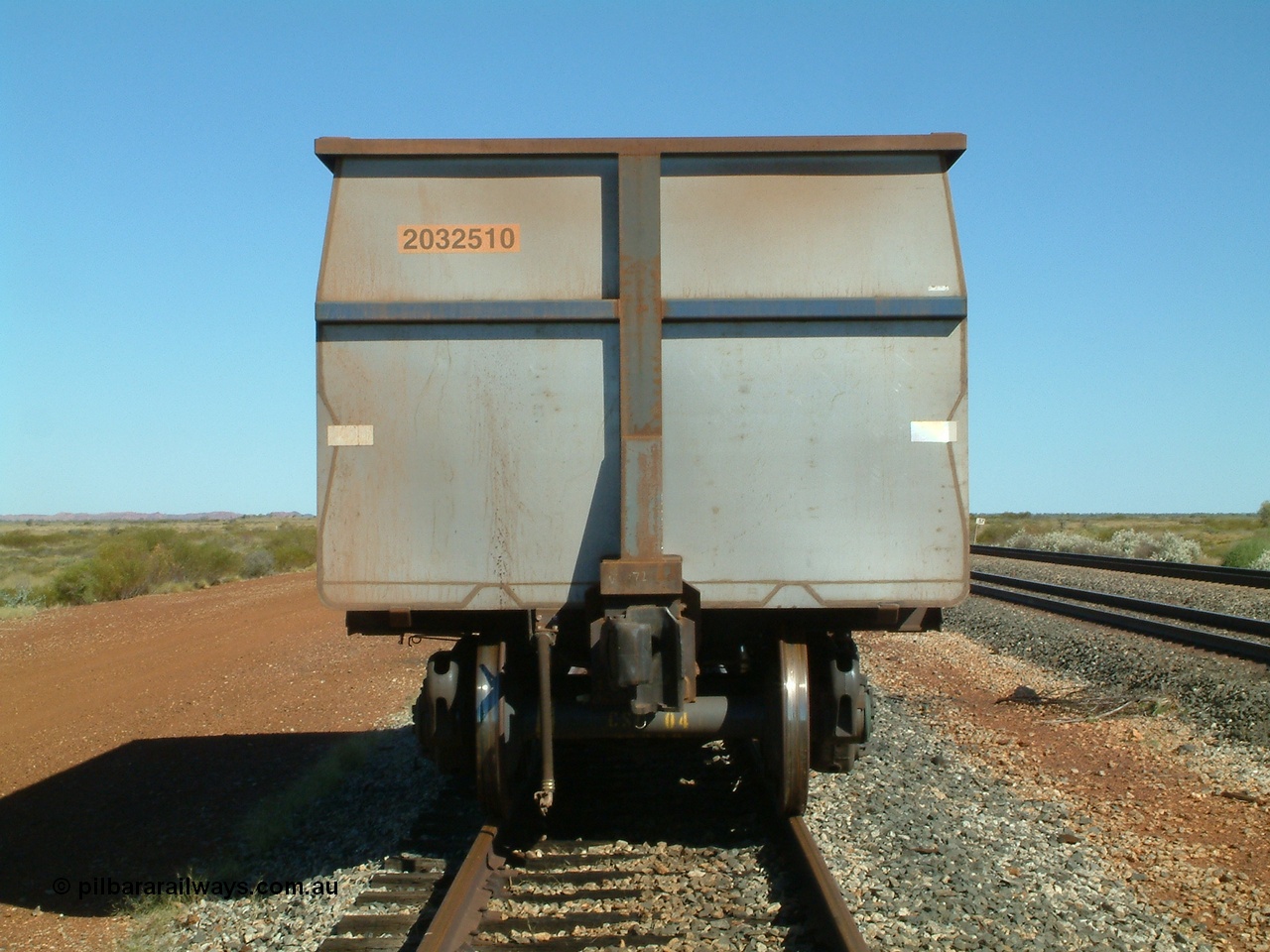 040801 144038
Walla Siding, Goninan built, Lynx Engineering designed ore waggon 4403 made from 5Cr12Ti stainless steel these waggons are known as Golynx waggons, asset number 203510 with serial 950124-004 and build date 02/2004. 1st August 2004.
Keywords: 4403;Goninan-WA;Golynx;BHP-ore-waggon;
