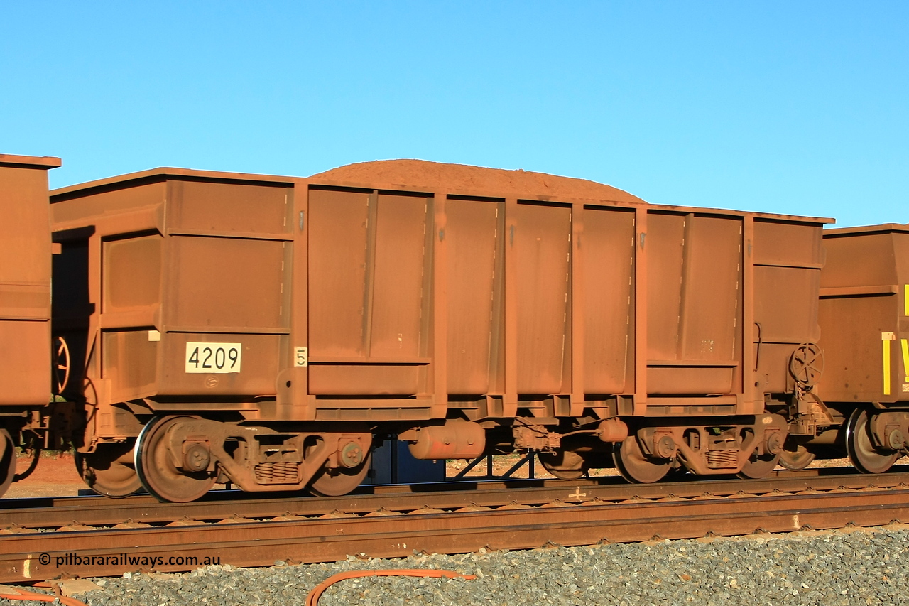 110620 2337r
Walla, loaded BHP ore waggon 4209 is a Goninan WA build from an order of one hundred and twenty-six waggons in 1997 with a tapered floor and rounded wall bottoms using 3CR12 stainless steel in an effort to eliminate internal painting and reducing wear on the waggon body, these were designated HC7081. 20th of June 2011.
Keywords: 4209;Goninan-WA;HC7081;BHP-ore-waggon;