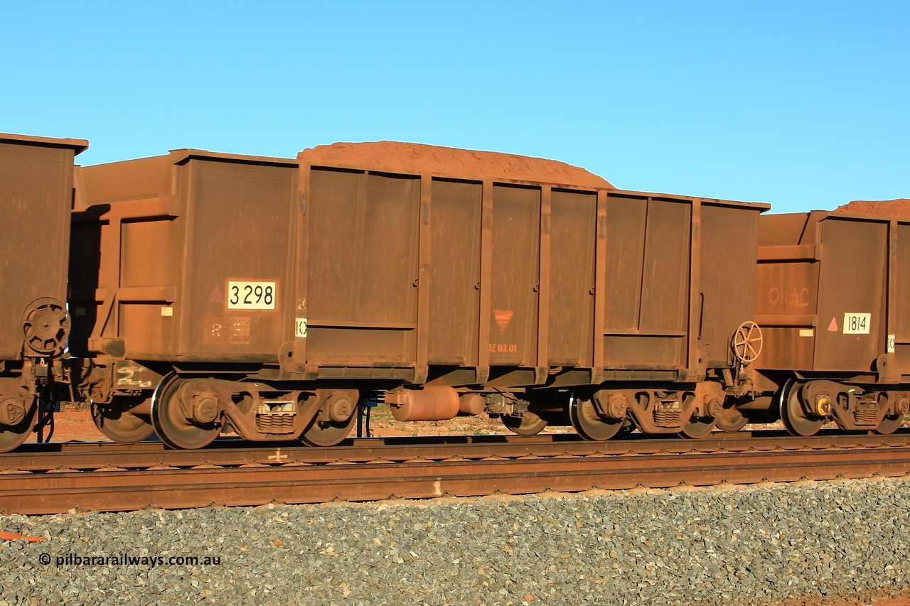 110620 2394r
Walla, loaded BHP ore waggon 3298, one of three hundred and fifty waggons built by Astra Vagoane in Arad Romania in 1988 under a deal with Lang Hancock and waggons for ore arrangement. Only sixty-six entered service. A feature is the fully round 'corners' and side joins, the waggon behind it is a Comeng WA with square features. 20th of June 2011.
Keywords: 3298;Astra-Vagoane-Arad-Romania;BHP-ore-waggon;