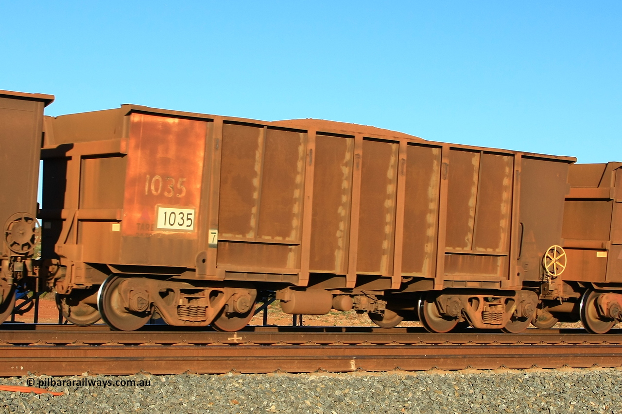 110620 2489r
Walla, loaded BHP ore waggon 1035, the resheeting is obvious with the stich welds along the ribs, 1035 is one of the four hundred waggons built by Comeng WA in 1971, when the numbering reached 2999 they start numbering upwards from 1001. 20th of June 2011.
Keywords: 1035;Comeng-WA;BHP-ore-waggon;