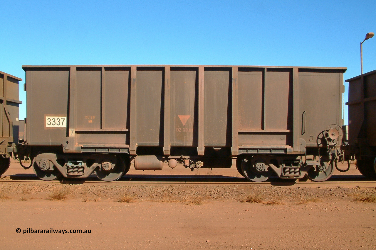 3337 Astra Vagoane 040805 150714
Nelson Point, empty BHP ore waggon 3337 is one of three hundred and fifty waggons built during 1988 by Astra Vagoane of Arad in Romania for Lang Hancock as part of a 'waggons for iron ore arrangement' with the then Romanian government, however only seventy-five found their way into service with BHP. August 5, 2004.
Keywords: 3337;Astra-Vagoane-Arad-Romania;BHP-ore-waggon;