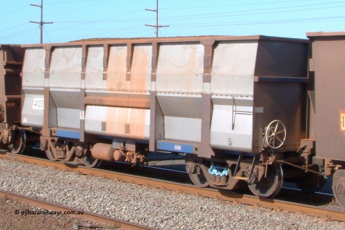 4103 UG 041001 153406
Redbank, loaded BHP Iron Ore waggon 4103, a United Goninan replacement body build from May 2004 to the Golynx model. October 1, 2004.
Keywords: 4103;United-Goninan-WA;BHP-ore-waggon;