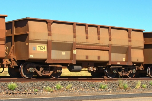 7124 UG 110414 0156
Boodarie, empty BHP Iron Ore waggon 7124, a Golynx build by Goninan WA from January 2009. The 5Cr12Ti decal is the type of steel the body is made of. April 14, 2011.
Keywords: 7124;United-Goninan-WA;BHP-ore-waggon;