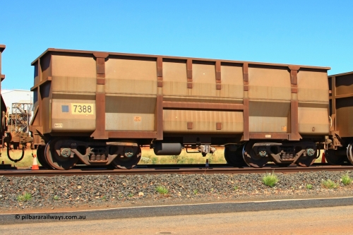 7388 UG 110414 0144
Boodarie, empty BHP Iron Ore waggon 7388, a Golynx build by Goninan WA from February 2010. The 5Cr12Ti decal is the type of steel the body is made of. April 14, 2011.
Keywords: 7388;United-Goninan-WA;BHP-ore-waggon;