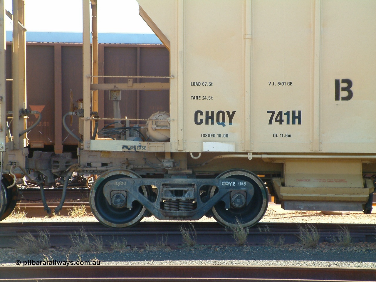 040805 095721
Nelson Point, CFCLA CHQY type ballast waggon CHQY 741.
Keywords: CHQY-type;CHQY741;CFCLA;CRDX-type;BHP-ballast-waggon;