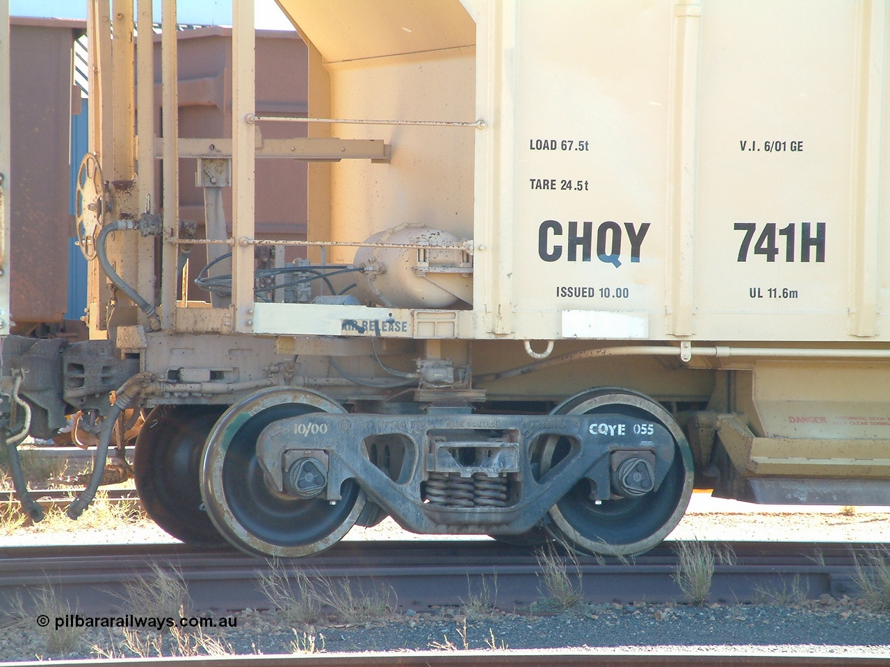 040805 095752
Nelson Point, CFCLA CHQY type ballast waggon CHQY 741.
Keywords: CHQY-type;CHQY741;CFCLA;CRDX-type;BHP-ballast-waggon;